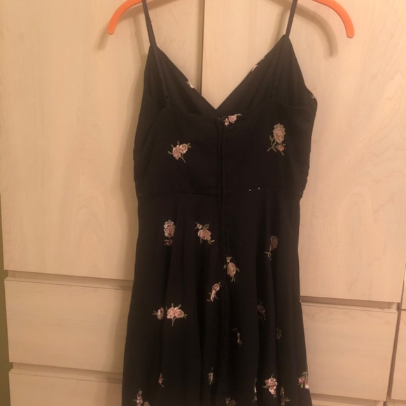 New Francesca’s Black Floral Dress w/ Adjustable Spaghetti Straps - Picture 3 of 4